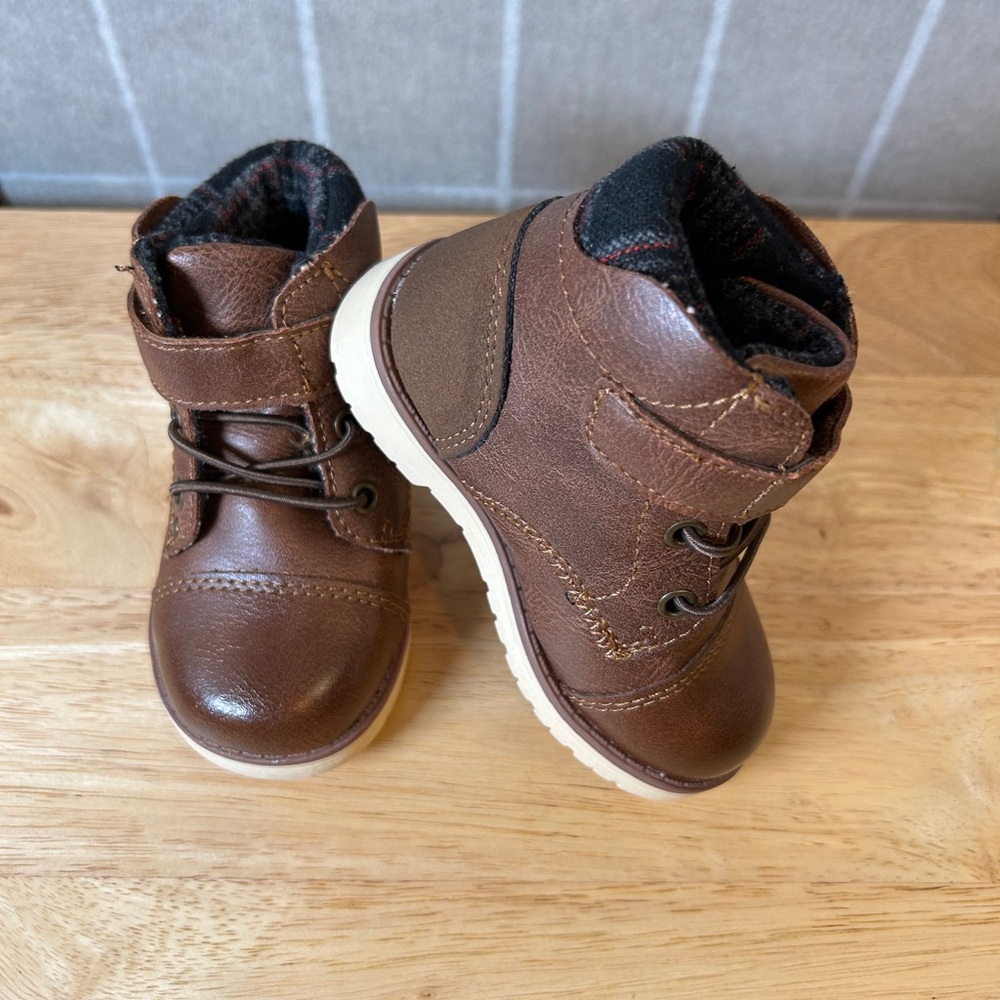 Great condition London Under Ground toddler boy boots